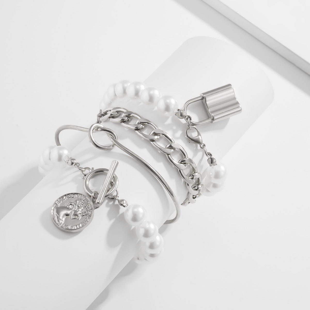 Fashion Alloy Pearl Portrait Bracelet Set